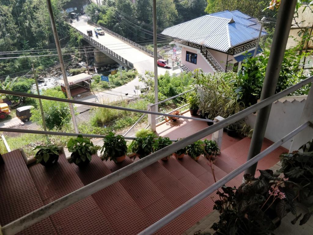 מונאר River View Inn מראה חיצוני תמונה